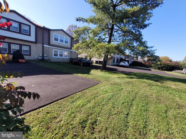 211 DEAN DR, Perkasie, PA 18944