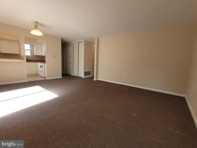 211 DEAN DR, Perkasie, PA 18944