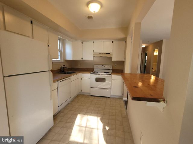 211 DEAN DR, Perkasie, PA 18944