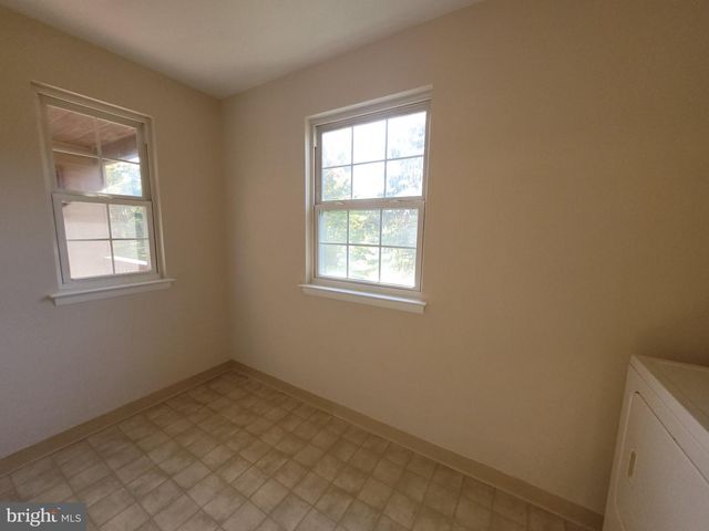 211 DEAN DR, Perkasie, PA 18944