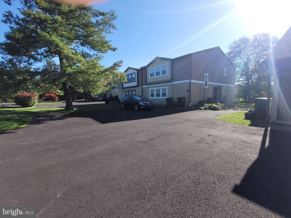 211 DEAN DR, Perkasie, PA 18944