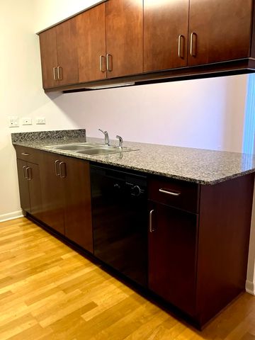 1740 OAK Avenue 707, Evanston, IL 60201