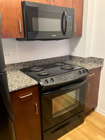 1740 OAK Avenue 707, Evanston, IL 60201