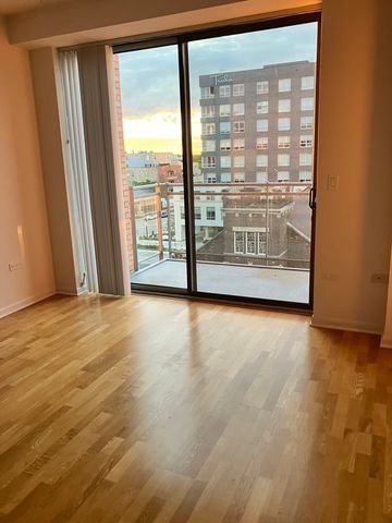 1740 OAK Avenue 707, Evanston, IL 60201