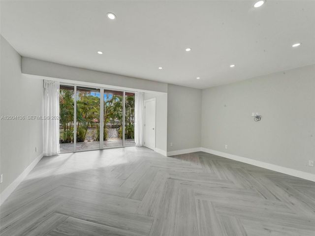 3744 NE 167th St 43, North Miami Beach, FL 33160