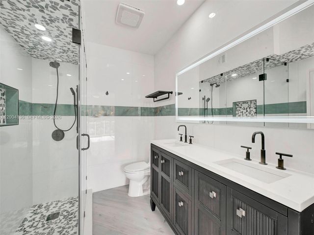 3744 NE 167th St 43, North Miami Beach, FL 33160