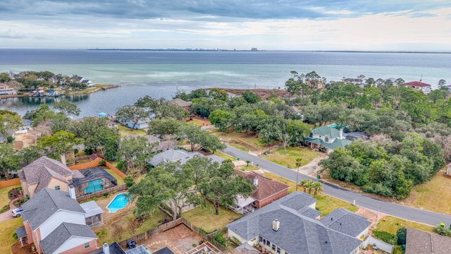 2845 Jack Nicklaus Way, Shalimar, FL 32579