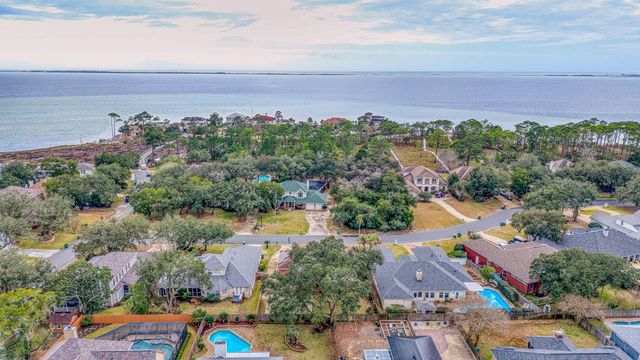 2845 Jack Nicklaus Way, Shalimar, FL 32579