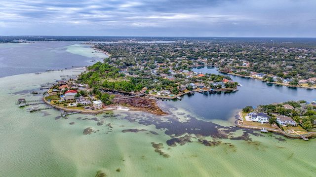 2845 Jack Nicklaus Way, Shalimar, FL 32579