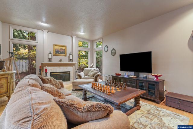 700 Palisades Dr SE, Salem, OR 97302