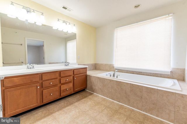 8524 MAYFAIR CT, Breinigsville, PA 18031