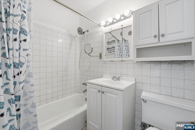 6040 Boulevard East 21J, West New York, NJ 07093