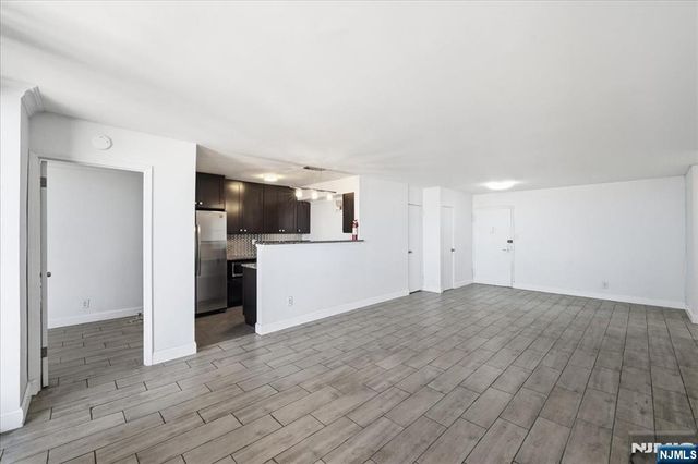 6040 Boulevard East 21J, West New York, NJ 07093
