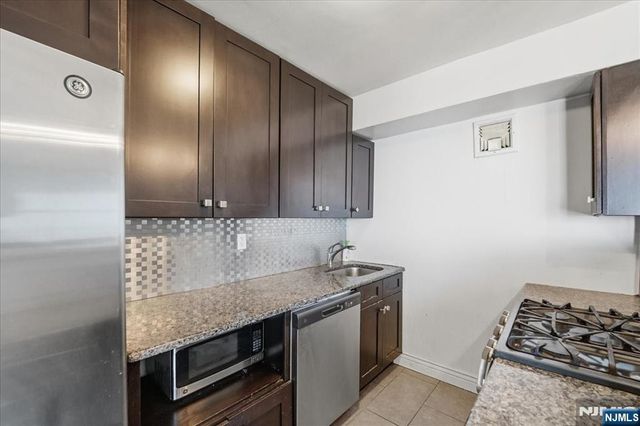 6040 Boulevard East 21J, West New York, NJ 07093