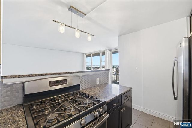 6040 Boulevard East 21J, West New York, NJ 07093