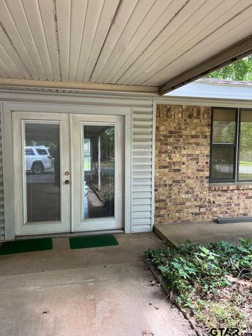 320 Bowers St, Lindale, TX 75771