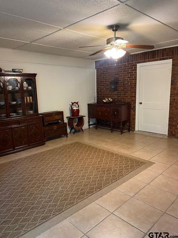 320 Bowers St, Lindale, TX 75771