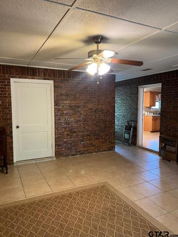 320 Bowers St, Lindale, TX 75771