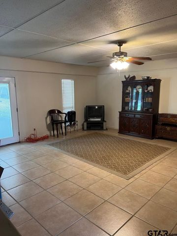 320 Bowers St, Lindale, TX 75771