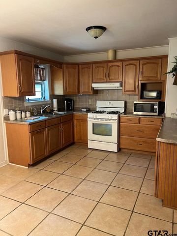 320 Bowers St, Lindale, TX 75771