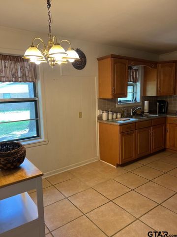 320 Bowers St, Lindale, TX 75771