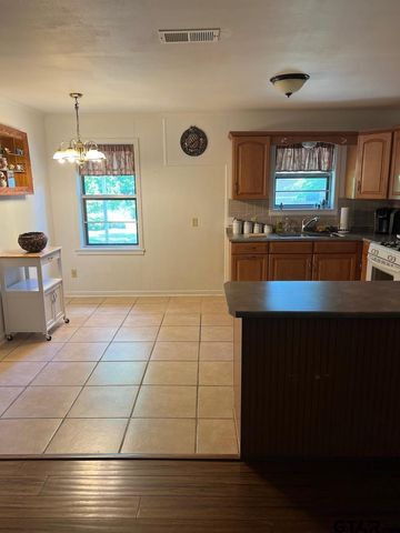 320 Bowers St, Lindale, TX 75771
