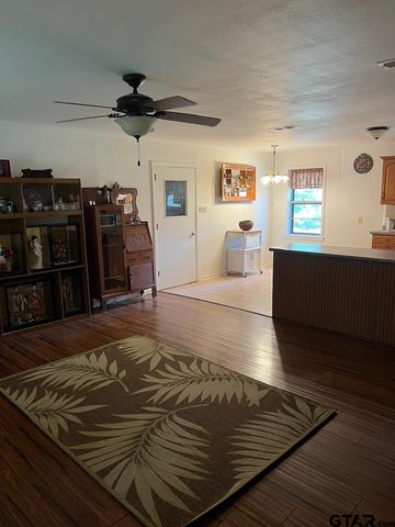320 Bowers St, Lindale, TX 75771