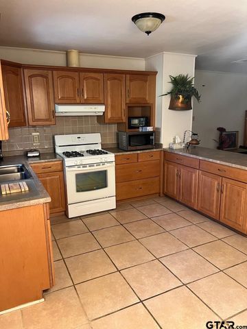 320 Bowers St, Lindale, TX 75771