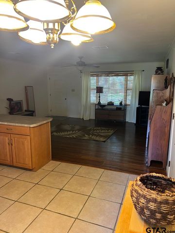 320 Bowers St, Lindale, TX 75771
