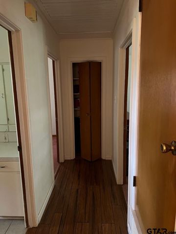 320 Bowers St, Lindale, TX 75771