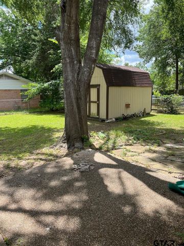 320 Bowers St, Lindale, TX 75771
