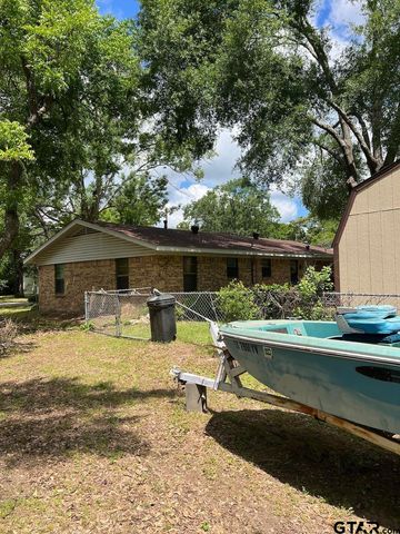 320 Bowers St, Lindale, TX 75771