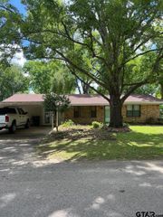 320 Bowers St, Lindale, TX 75771