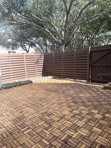 15206 W POND WOODS DRIVE, Tampa, FL 33618