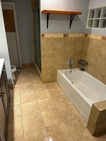 812 SE 14th Ct, Deerfield Beach, FL 33441