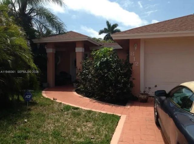 812 SE 14th Ct, Deerfield Beach, FL 33441