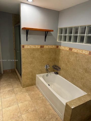 812 SE 14th Ct, Deerfield Beach, FL 33441