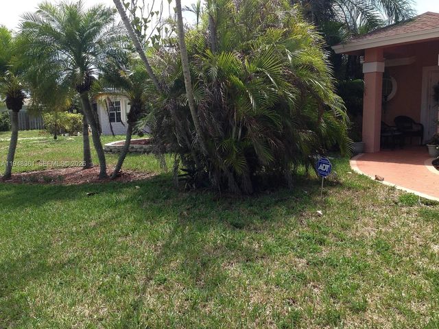 812 SE 14th Ct, Deerfield Beach, FL 33441