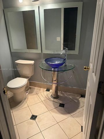 812 SE 14th Ct, Deerfield Beach, FL 33441