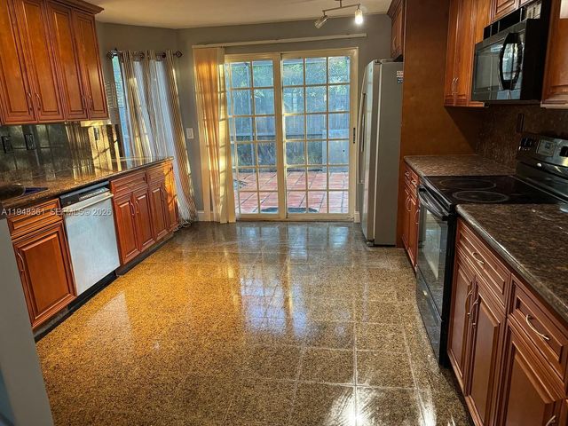 812 SE 14th Ct, Deerfield Beach, FL 33441