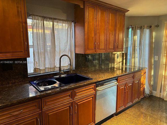 812 SE 14th Ct, Deerfield Beach, FL 33441