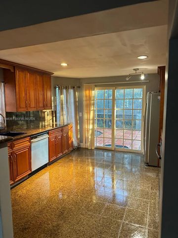 812 SE 14th Ct, Deerfield Beach, FL 33441