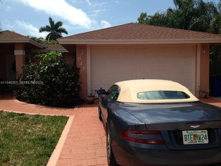 812 SE 14th Ct, Deerfield Beach, FL 33441