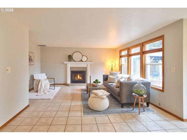 5022 Ne SADDLE Ct, Hillsboro, OR 97124