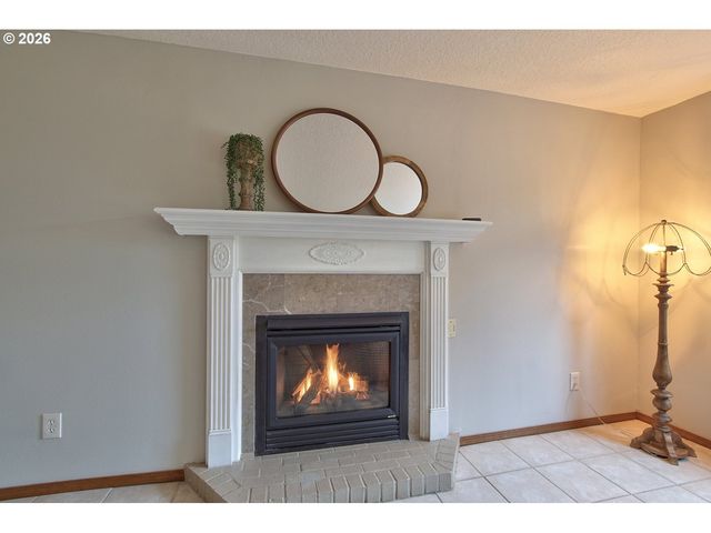 5022 Ne SADDLE Ct, Hillsboro, OR 97124