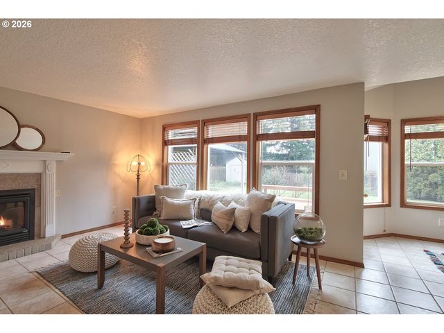 5022 Ne SADDLE Ct, Hillsboro, OR 97124