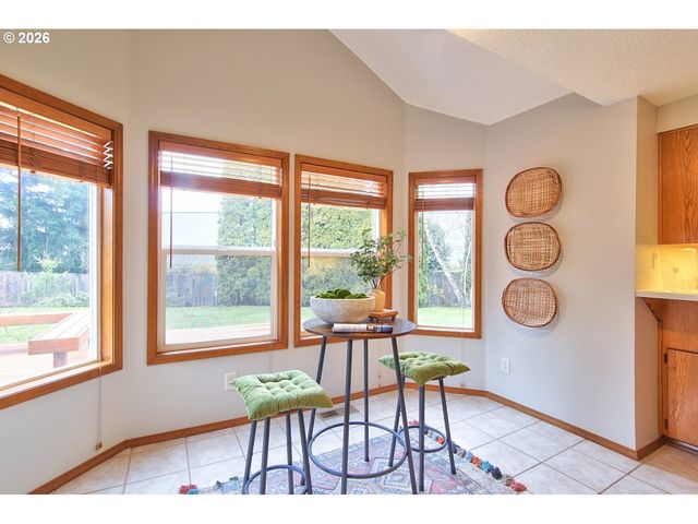 5022 Ne SADDLE Ct, Hillsboro, OR 97124