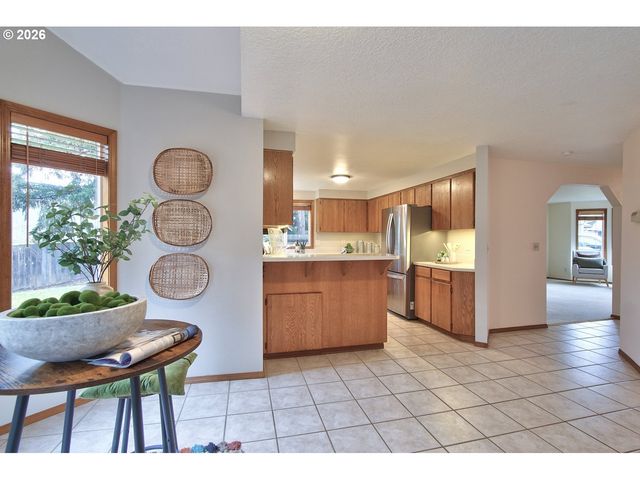 5022 Ne SADDLE Ct, Hillsboro, OR 97124