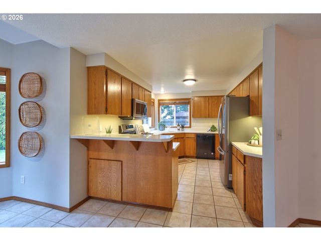 5022 Ne SADDLE Ct, Hillsboro, OR 97124