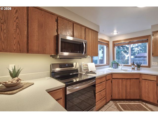 5022 Ne SADDLE Ct, Hillsboro, OR 97124